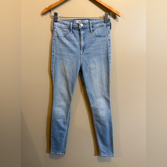 Hollister Women's Light Blue Curvy High Rise Skinny Jean Legging - Picture 7 of 17